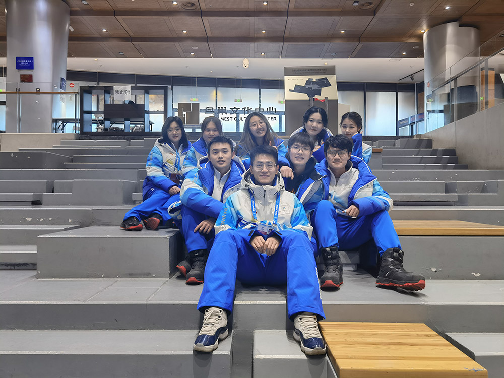 学生参与冬奥会冬残奥会志愿服务.jpg