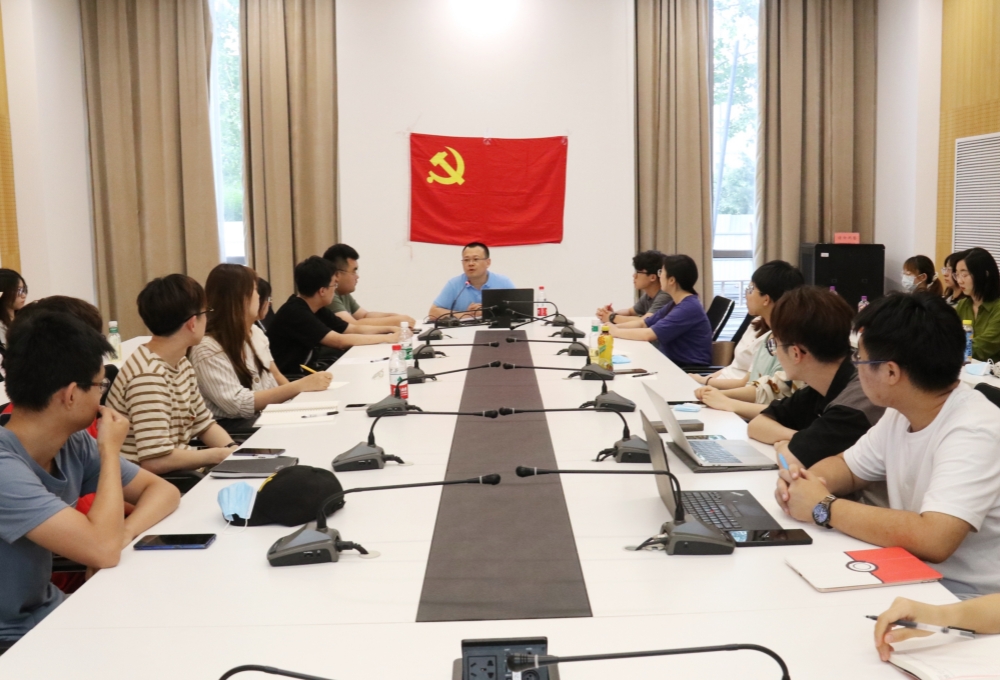 学院党委书记讲党课_副本.jpg